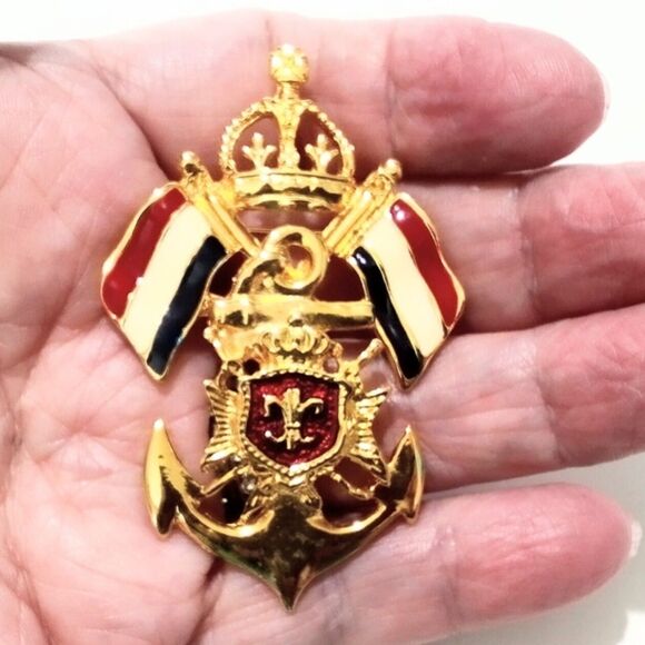 Premier Designs Nautical and Crown Themed Gold Tone Enamel Brooch - Picture 4 of 6